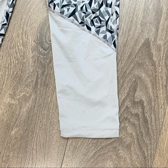 Nike Pro  Dri Fit Training Capris Cool Facet Leggings Wolf Grey Black Size XS - Picture 13 of 14